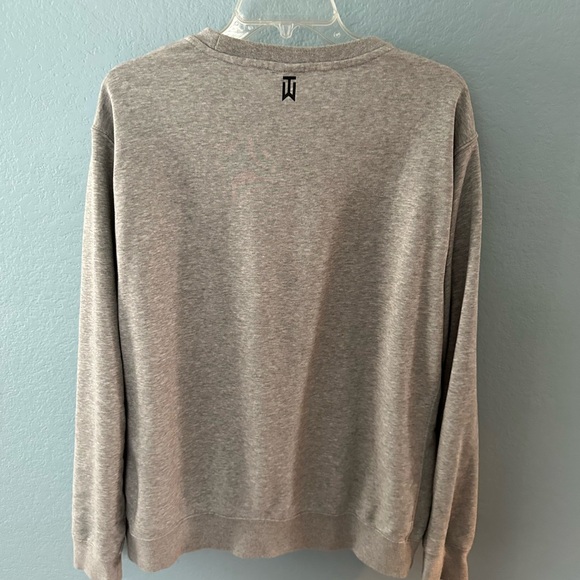 Nike tiger woods Crewneck Gray Sweater with Tiger Graphic - Picture 3 of 3